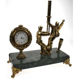Настольные часы из бронзы с письменным прибором "Нефтянники" выс.22см