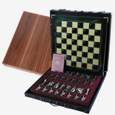 Подарочные шахматы в деревянном коробе "Троянская война" (зеленая доска), 36х36см